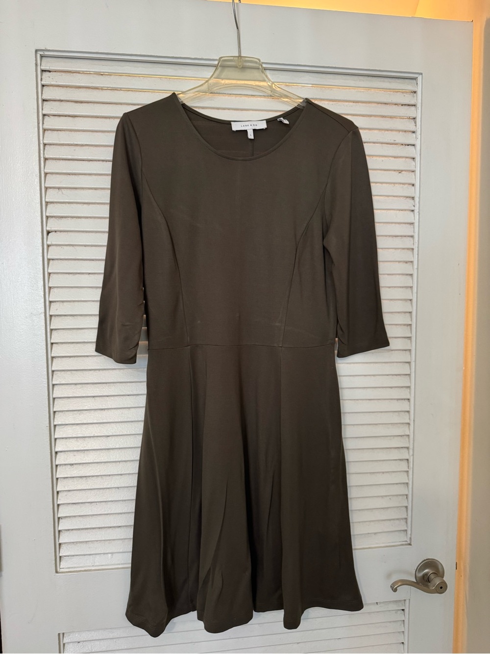 Lark & Ro Olive Midi Dress with Three-Quarter Sleeves